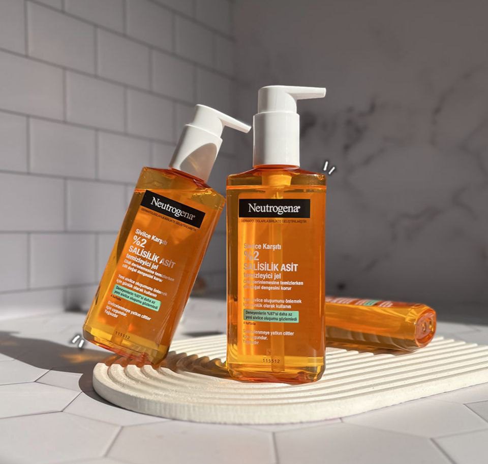 photo_2025-11-24_11-16-58 ژل شستشوی صورت نیتروژنا (Neutrogena) – پاکسازی عمیق و تخصصی - تصویر 1