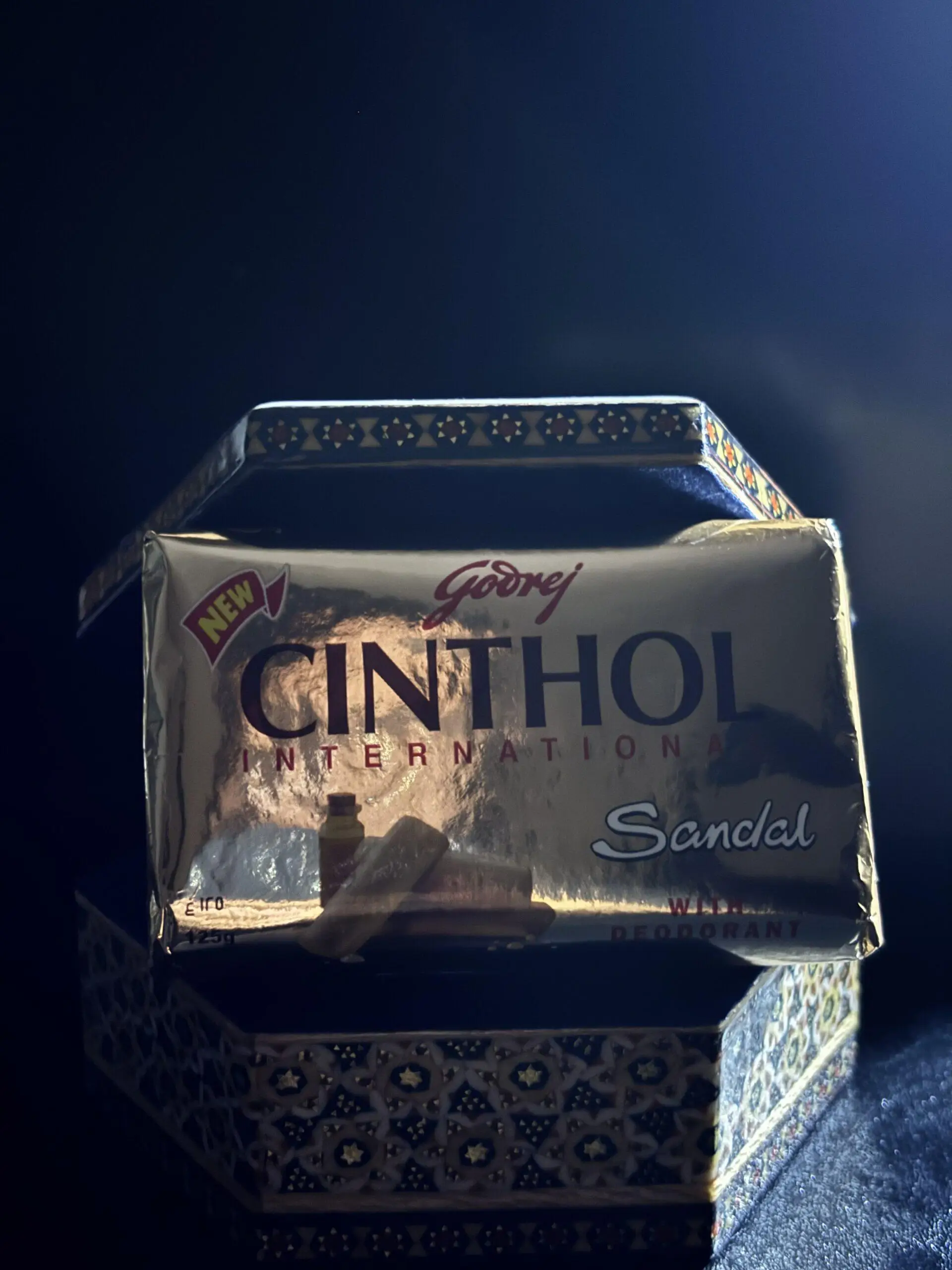 6 صابون صندل سینثول(CINTHOL)125گرم اصل - تصویر 1